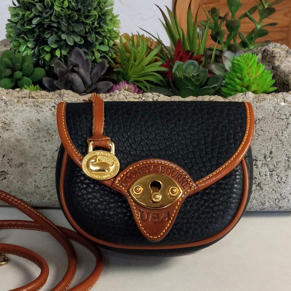 Dooney & Bourke Belt/Shoulder Wallet. 1990's Cavalry Collection. - Picture 11 of 11